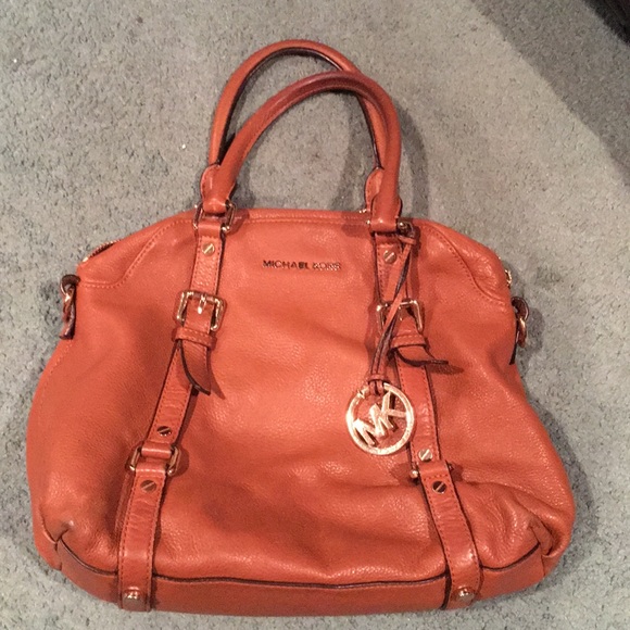 Michael Kors handbag with gold hardware - Picture 1 of 7